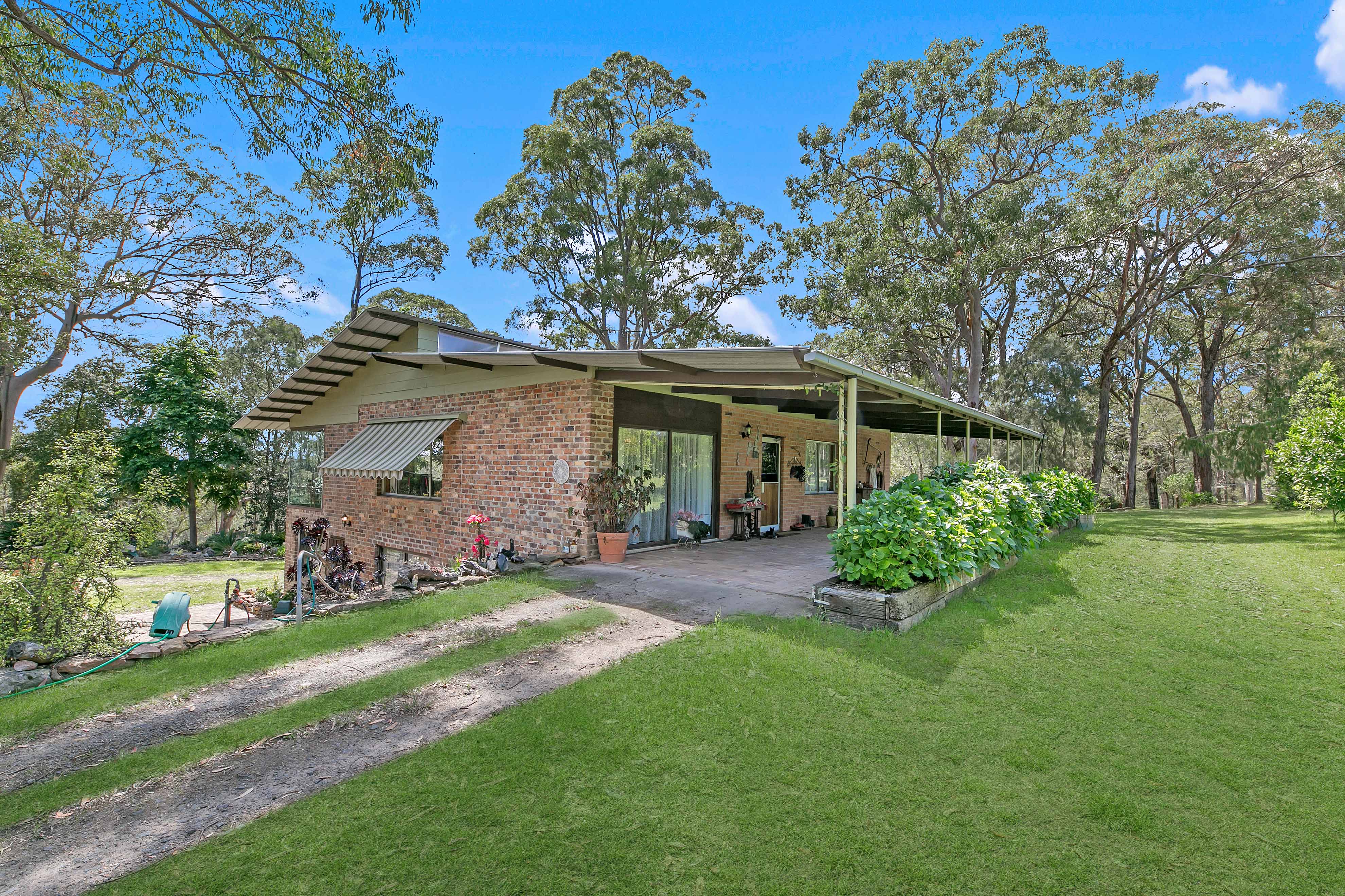 17 Canoelands Road, Canoelands House And Land For Sale In Canoelands