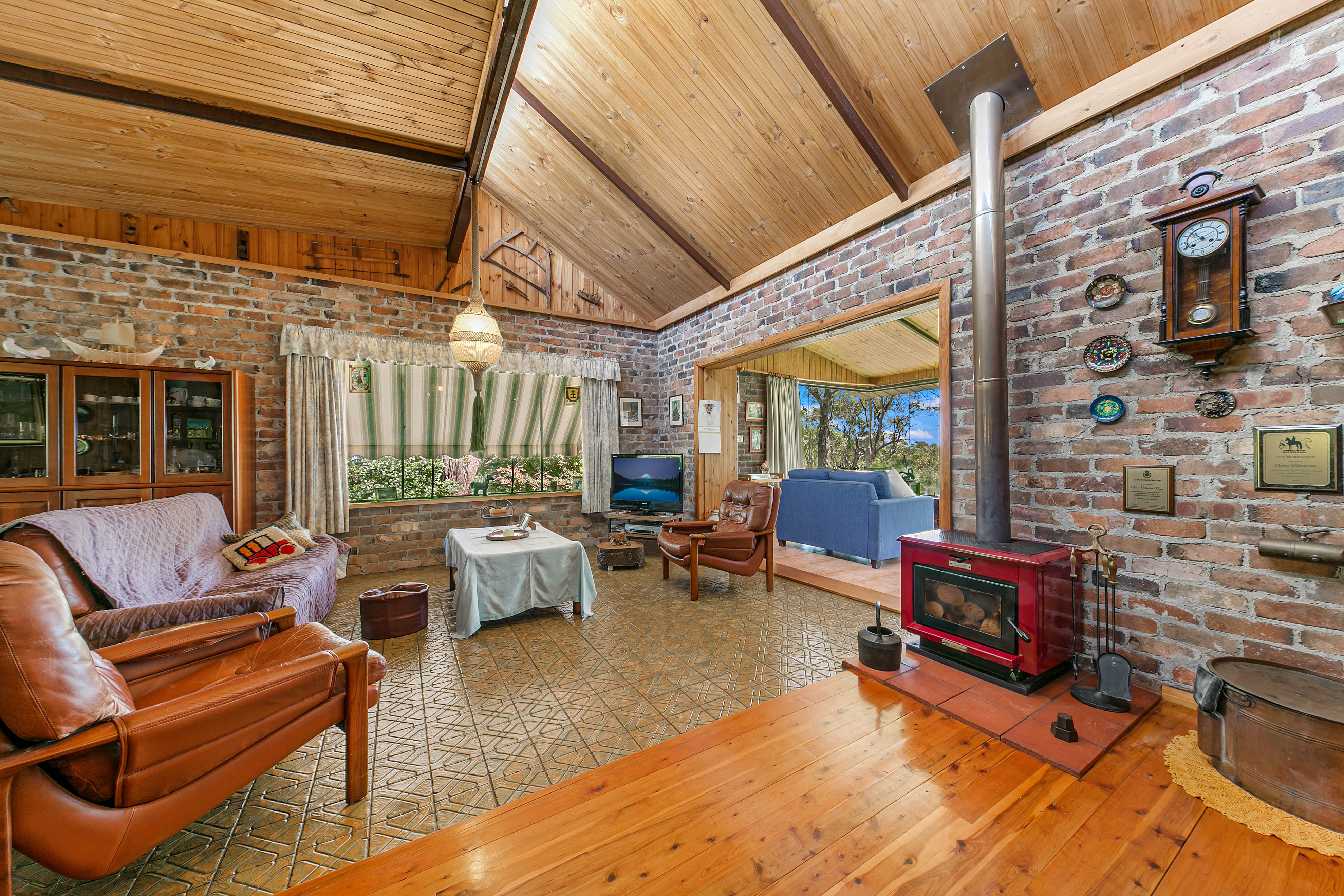 17 Canoelands Road, Canoelands House And Land For Sale In Canoelands