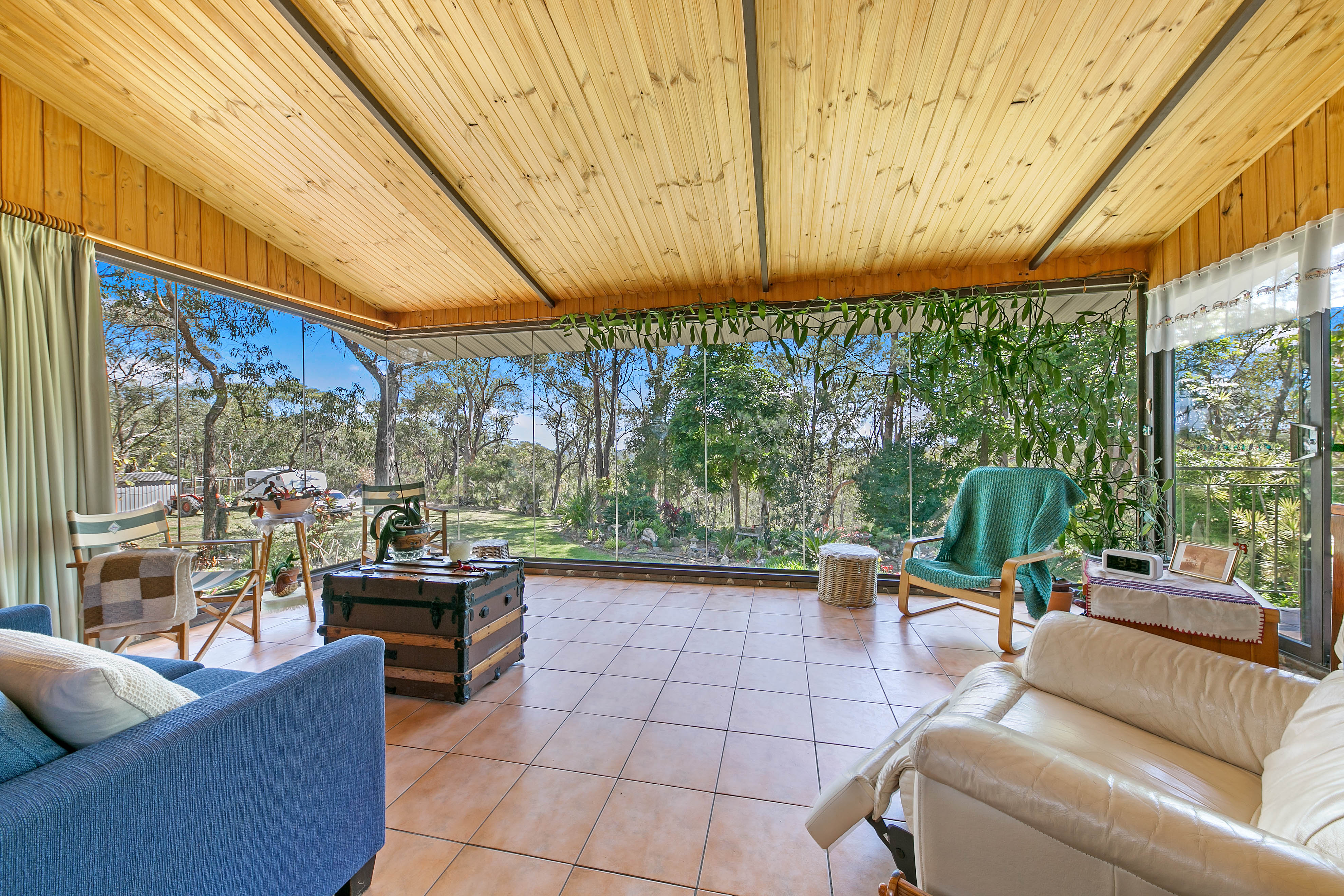 17 Canoelands Road, Canoelands House And Land For Sale In Canoelands