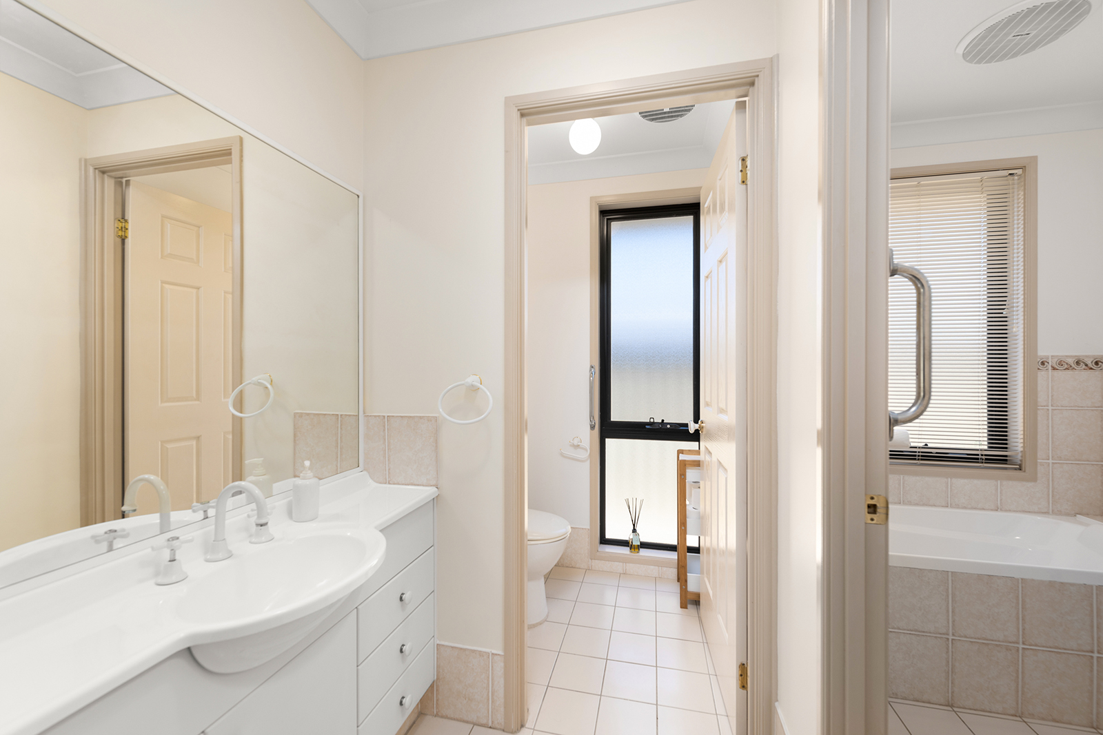 83 Colorado Drive, Blue Haven House For Sale In Blue Haven Wiseberry