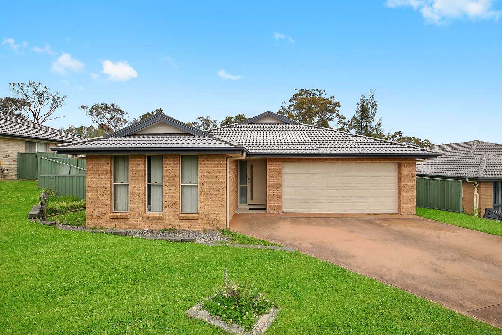 Wiseberry Real Estate For Sale 15 Yellow Rose Terrace Hamlyn Terrace