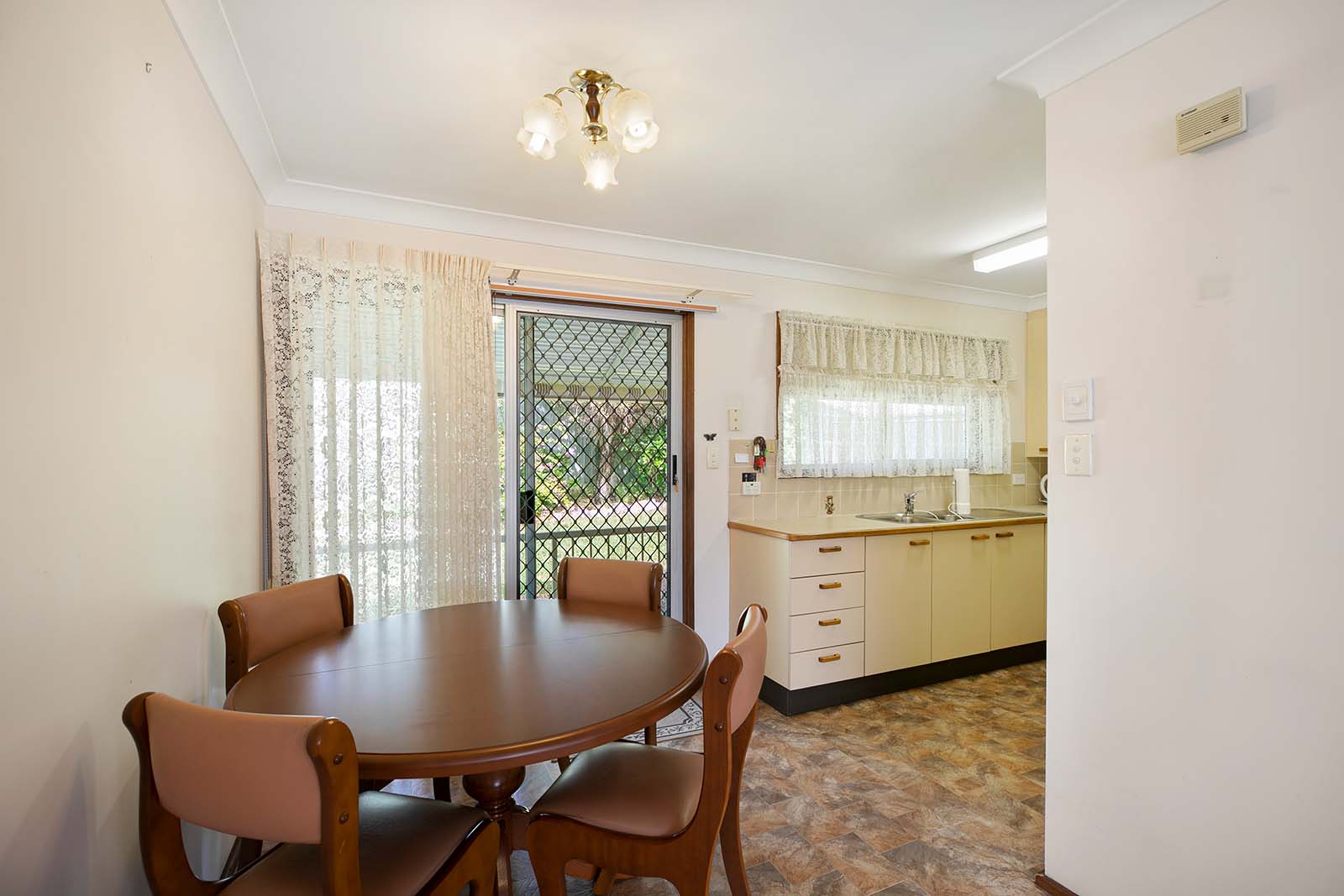 83 Howelston Road, Gorokan Villa For Sale In Gorokan Wiseberry