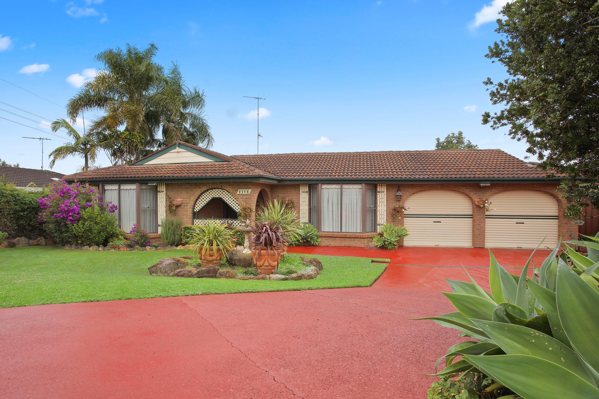 5 Saddleback Close, Hinchinbrook House For Sale In Hinchinbrook