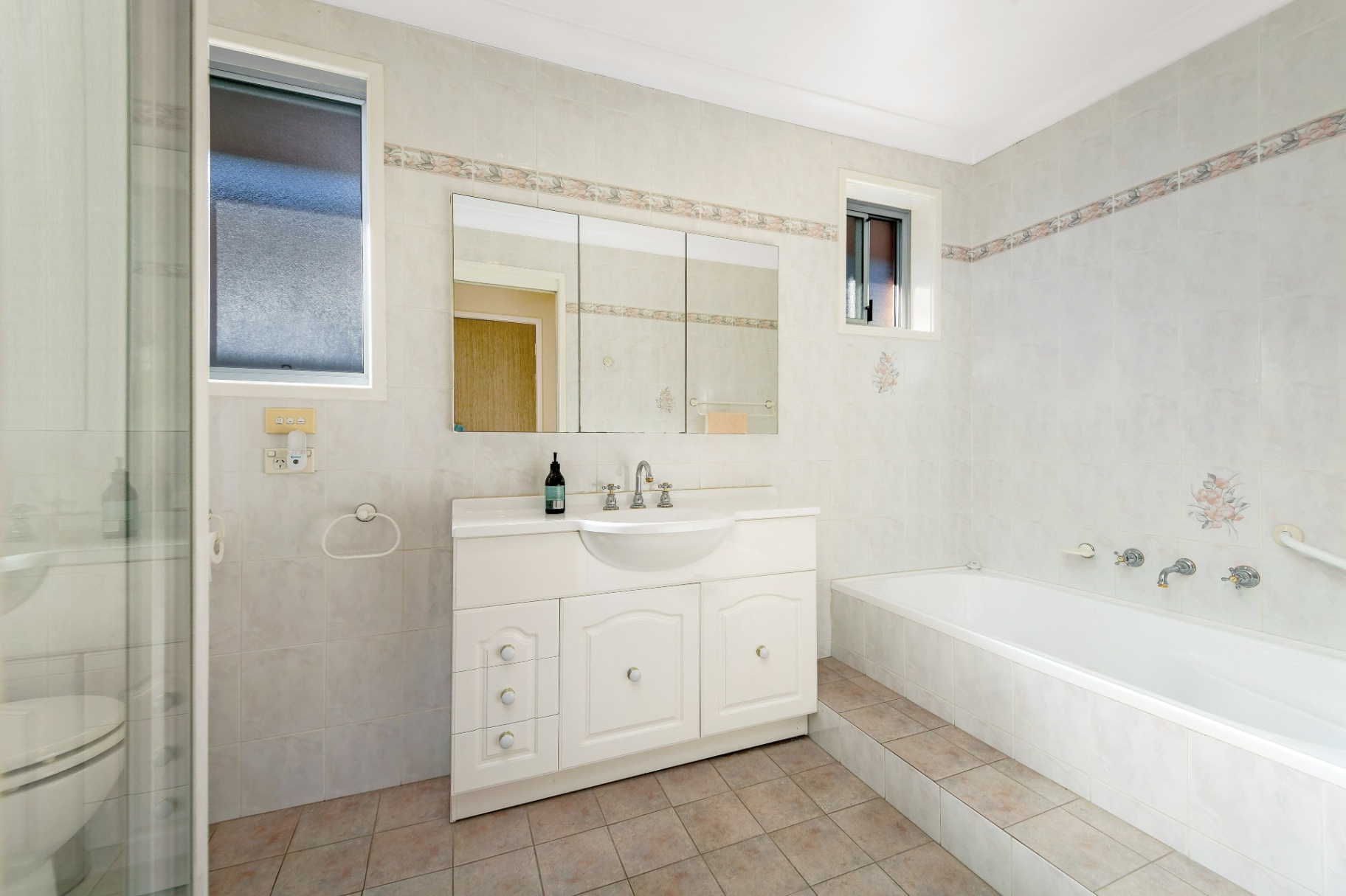 5 Whitemore Avenue, Hall House For Sale In Hall