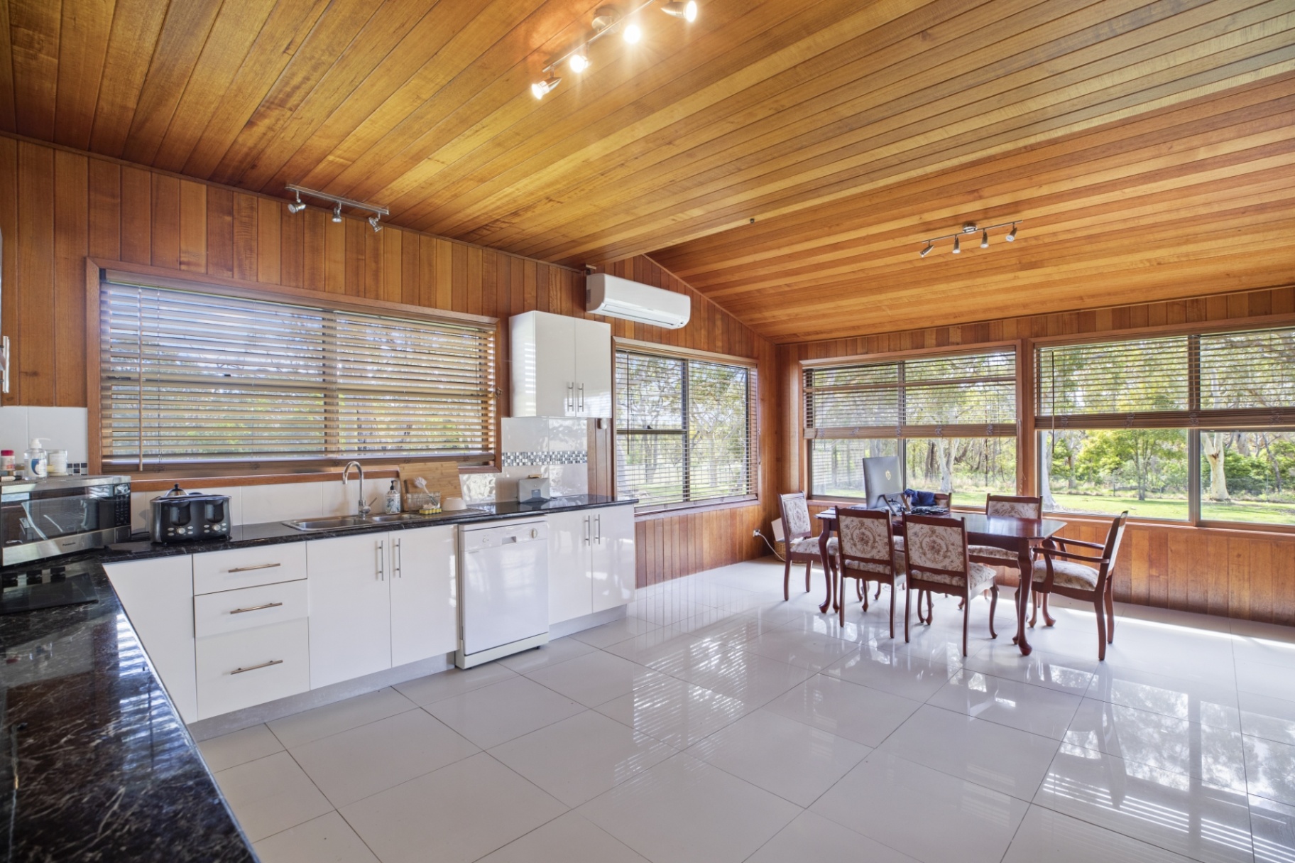 30 Summerland Road, Summerland Point For Sale In Summerland Point