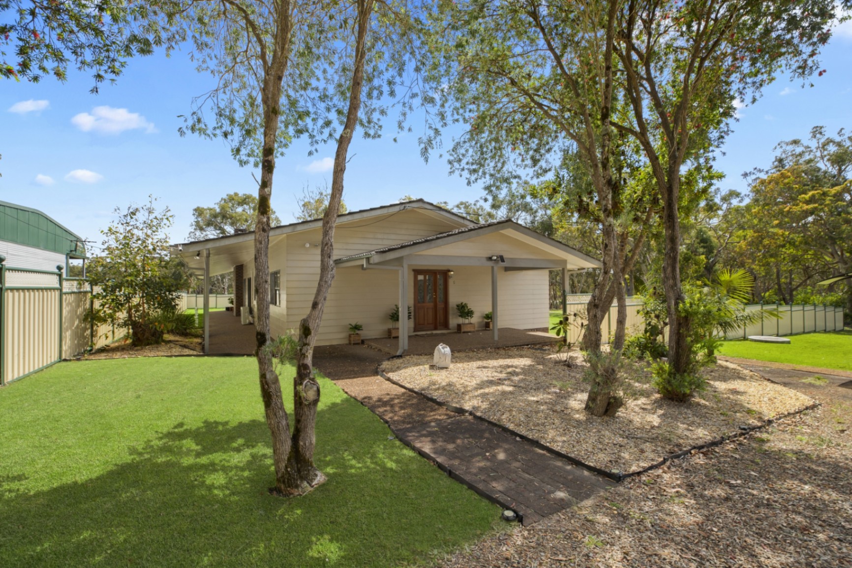 30 Summerland Road, Summerland Point For Sale In Summerland Point