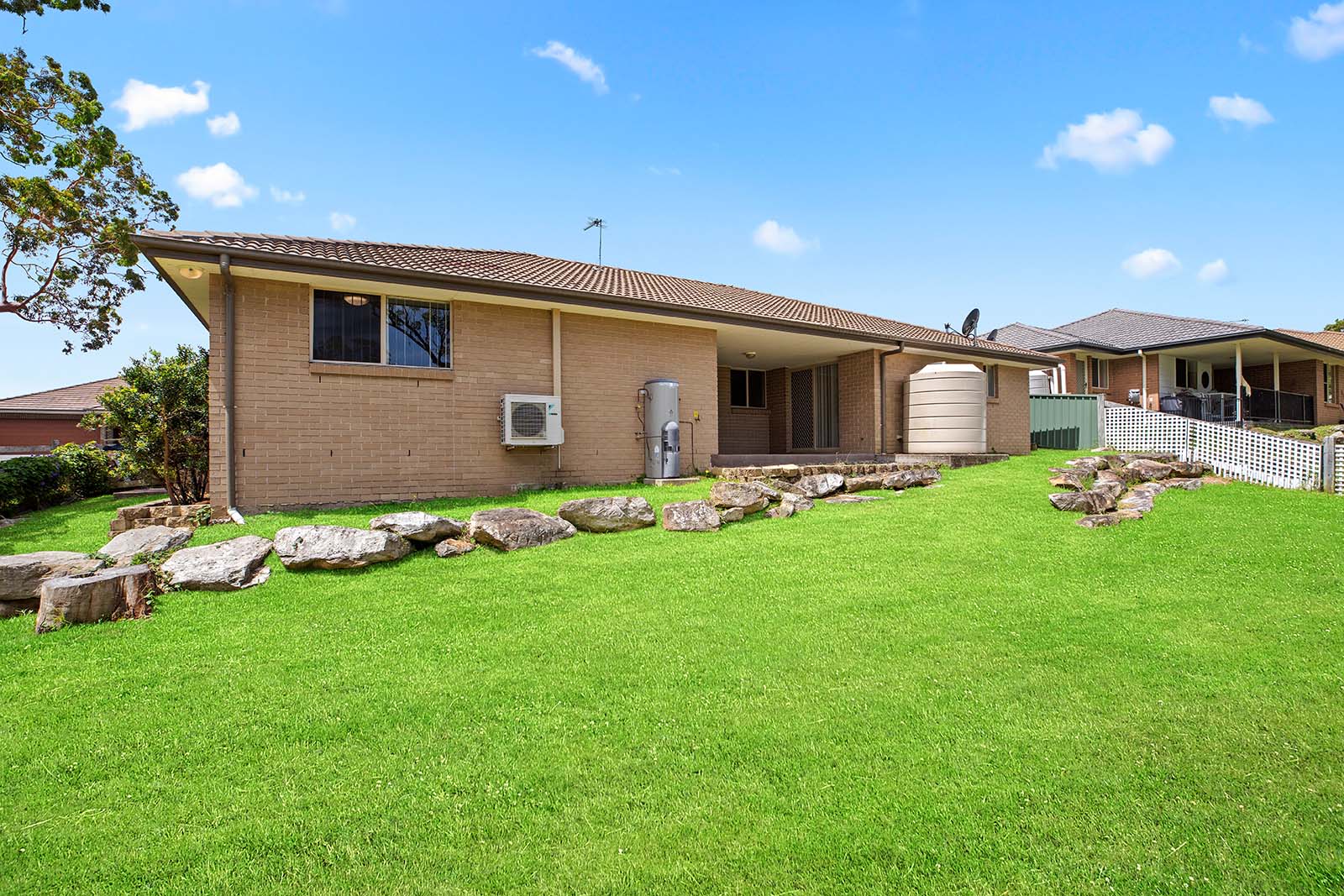 25 Yellow Rose Terrace, Hamlyn Terrace For Sale In Hamlyn Terrace