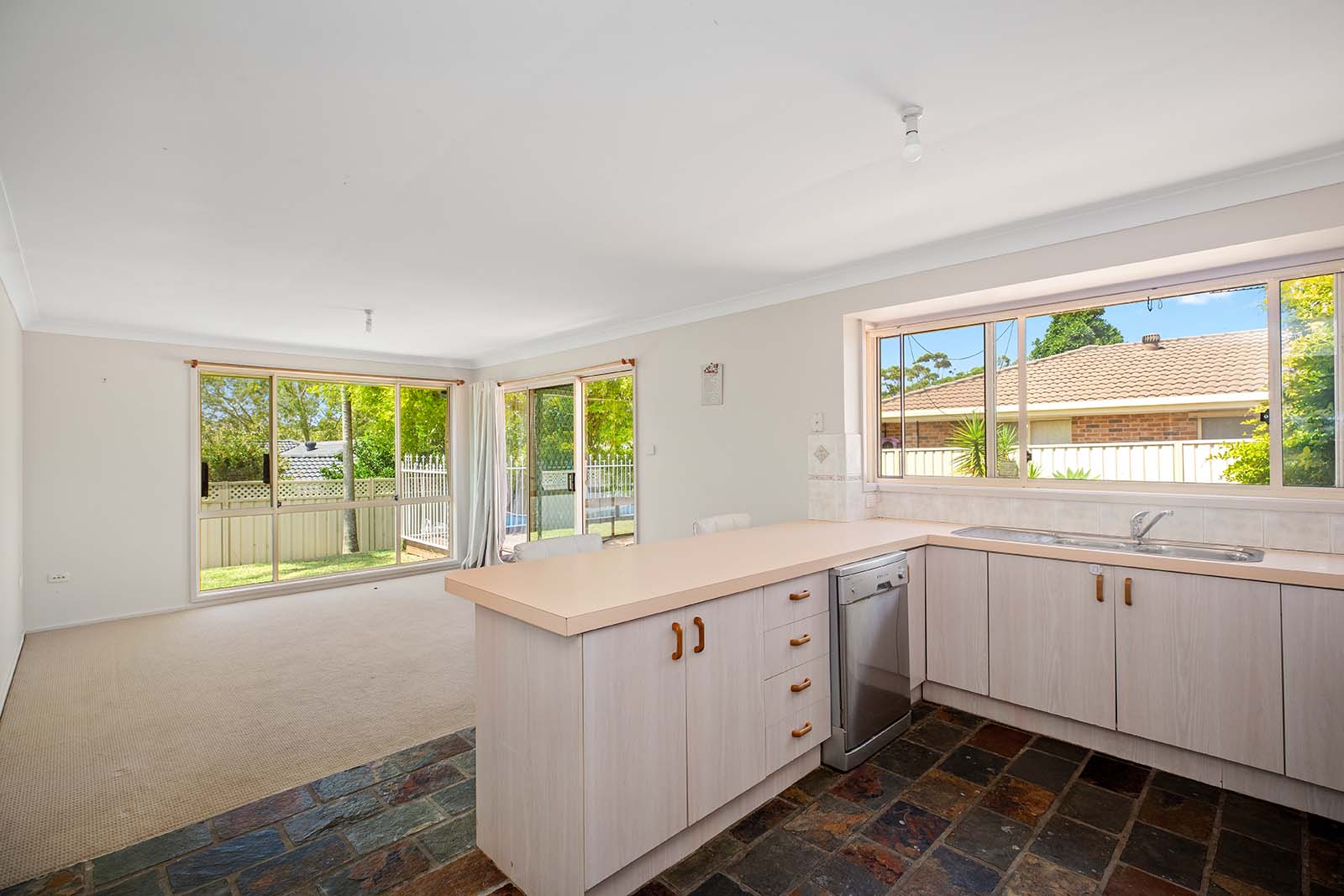 92 Yeramba Road, Summerland Point For Sale In Summerland Point