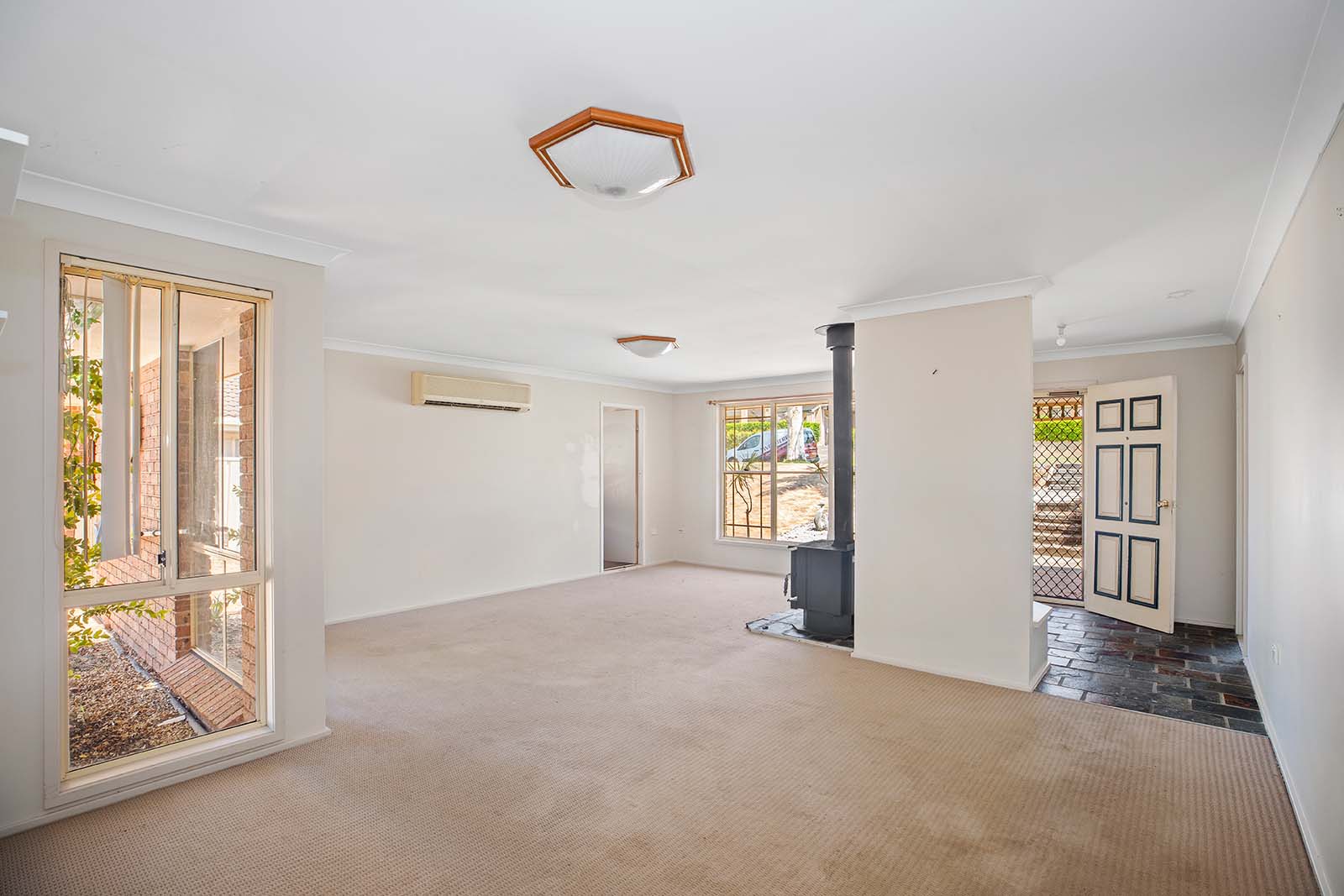 92 Yeramba Road, Summerland Point For Sale In Summerland Point