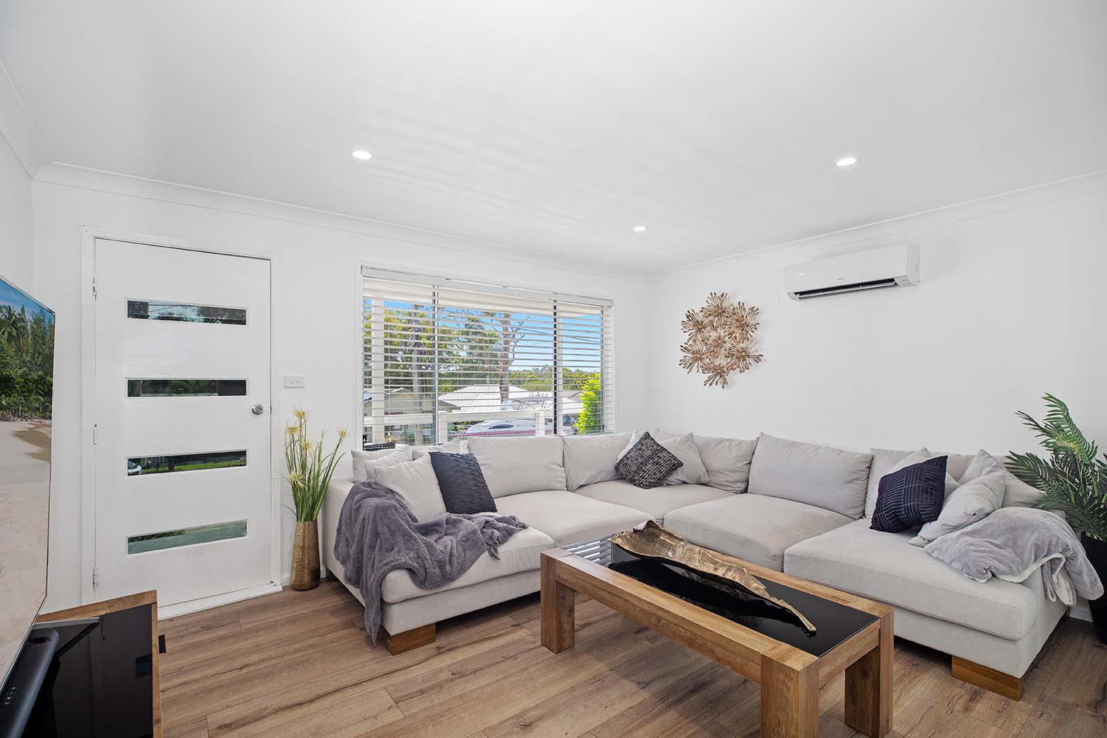 35 Anembo Avenue, Summerland Point For Sale In Summerland Point
