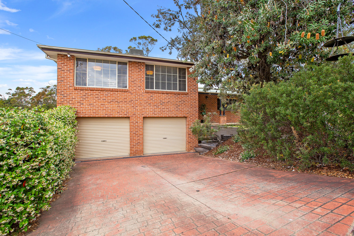 2 Crag Crescent, Bowen Mountain House For Sale In Bowen Mountain